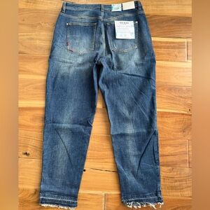 GUESS High Rise Tapered Mom Jean